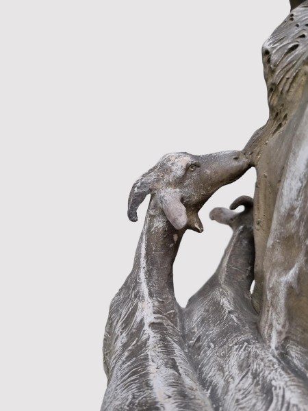 Richard-Aurili beeld-statue-sculpture-Italian-terracotta-jongedame-geiten-young-lady-coats-00004